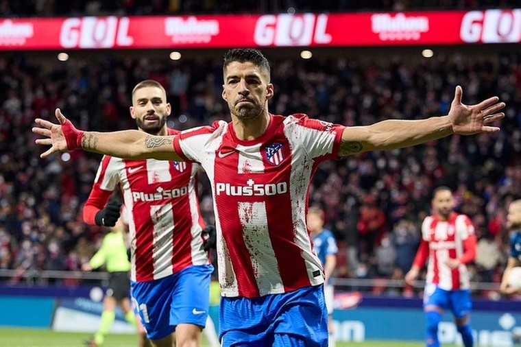 ‘Suárez breekt Uruguayaanse harten en flirt met Borussia Dortmund’