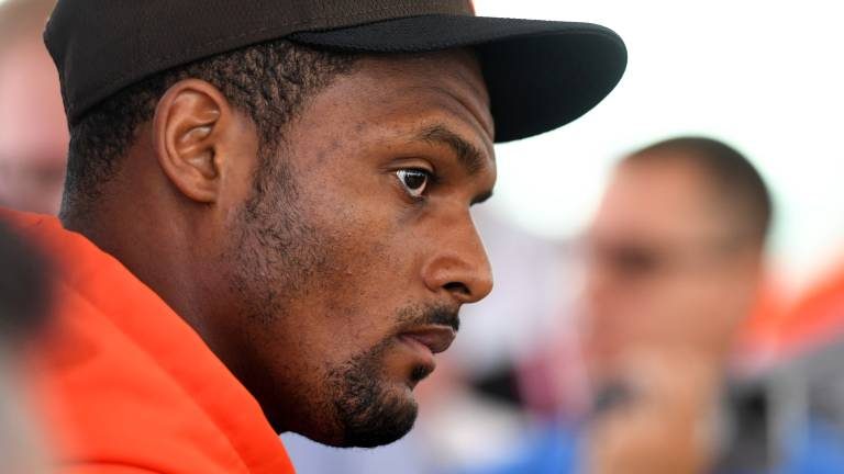 Vijf miljoen boete en elf duels schorsing voor NFL-ster Watson, na 22 aanrandingszaken