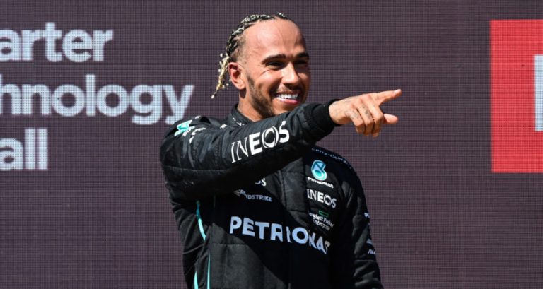 Hamilton neemt na mislukte overnamepoging Chelsea nu belang in NFL-club Denver Broncos