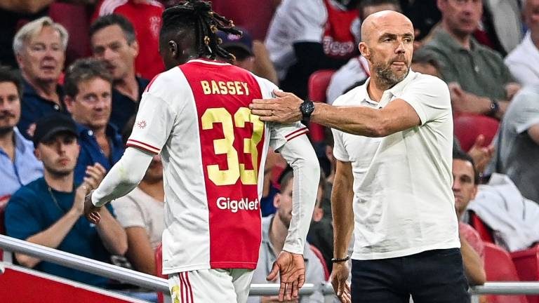 Ajax moet Bassey twee wedstrijden missen na rode kaart tegen PSV