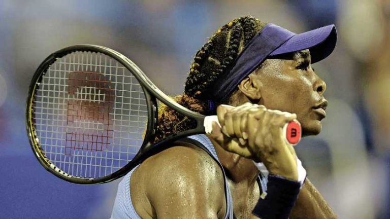 Venus Williams (42) verliest na bijna jaar afwezigheid: ’Gewoon beetje roestig’