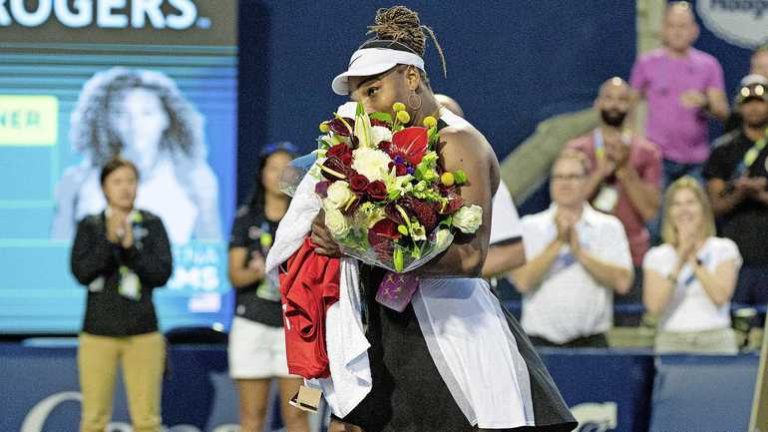 Emotionele Serena Williams onderuit: ’Ik ben hier heel slecht in’