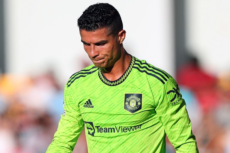 ‘Ronaldo eet lunch alleen en dwarsboomt Ten Hag met handgebaren’