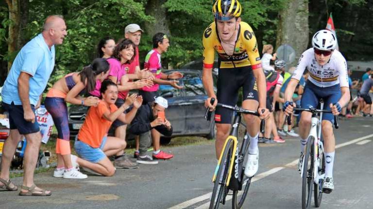 Tiesj Benoot (Jumbo-Visma) breekt nekwervel na aanrijding