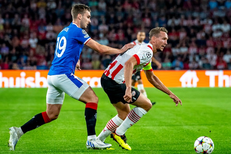 Van Nistelrooij heeft slecht nieuws over blessure De Jong