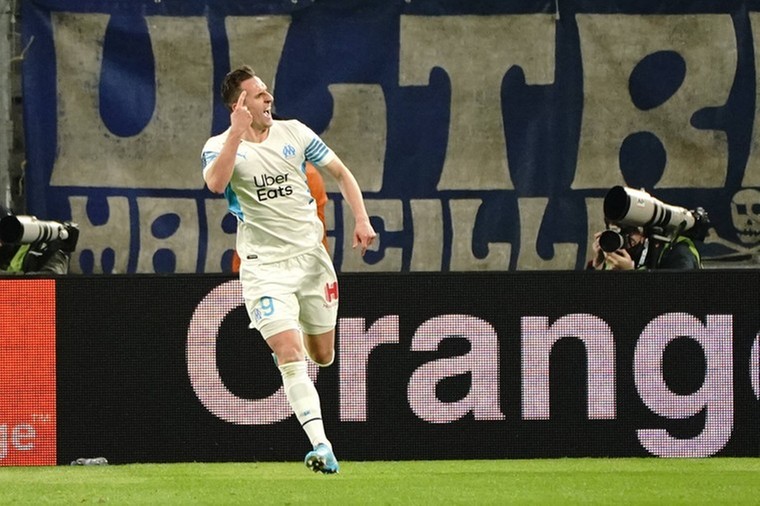 ‘Zoektocht Ten Hag duurt voort: ex-Ajacied aangeboden op Old Trafford’