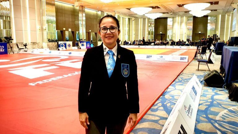 Angela de Bye arbitreert op WK judo voor veteranen