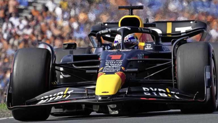 Max Verstappen trakteert fans in Zandvoort op tweede thuiszege op rij