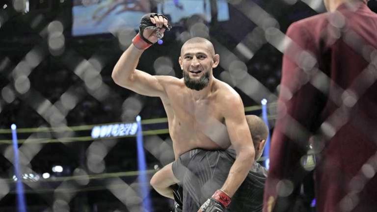 ’Freak of nature’ Chimaev wint weer in UFC zonder klap te krijgen