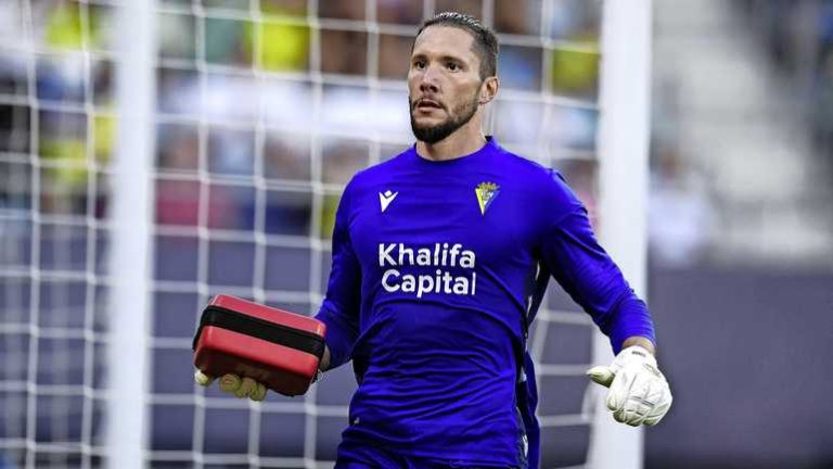 Lof voor snelle optreden Cádiz-doelman na mogelijk redden van leven fan