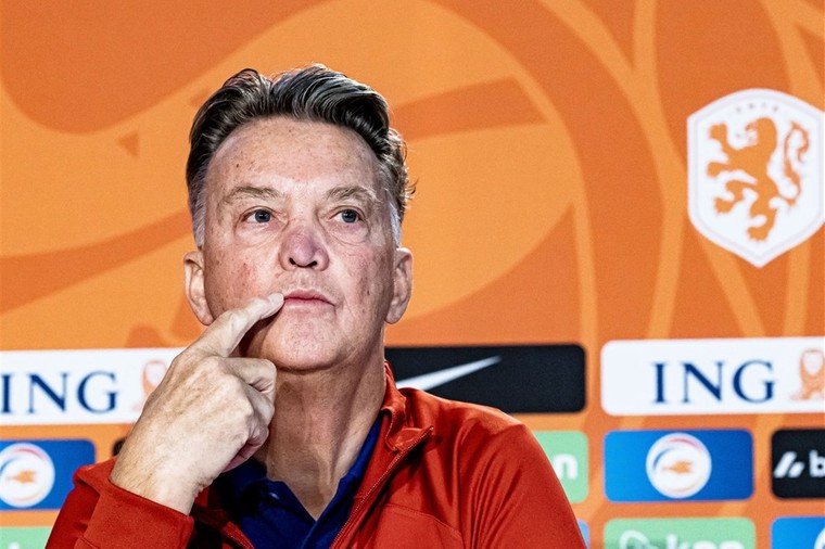 Van Gaal hoopt op groen licht van FIFA: ‘We onderzoeken of het mag’