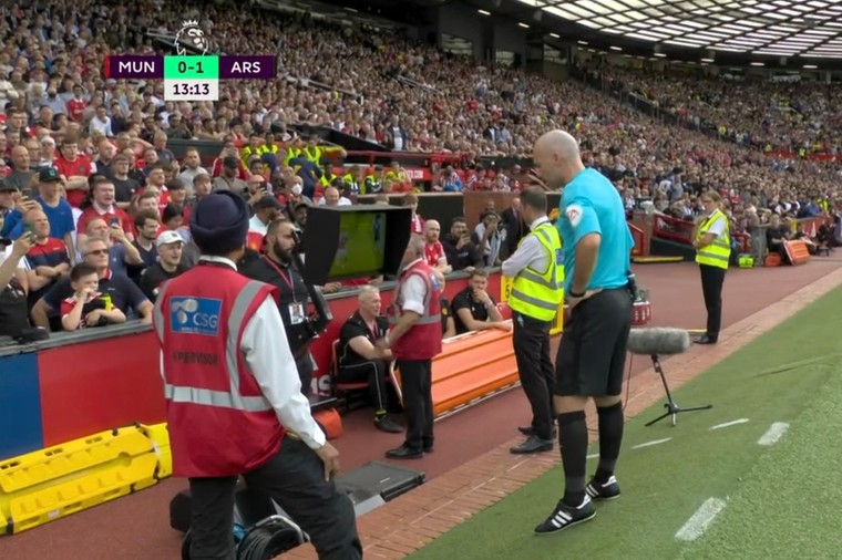 Ten Hag komt goed weg tegen Arsenal, flinke kritiek van Lineker en Owen