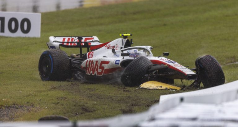 Steiner niet blij met ‘frustrerende’ crash Schumacher in VT1