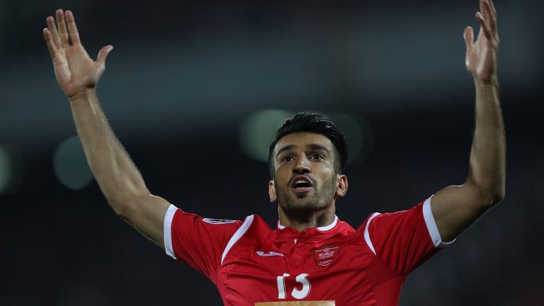 Iran laat protesterende voetballer Hossein Mahini op borgtocht vrij
