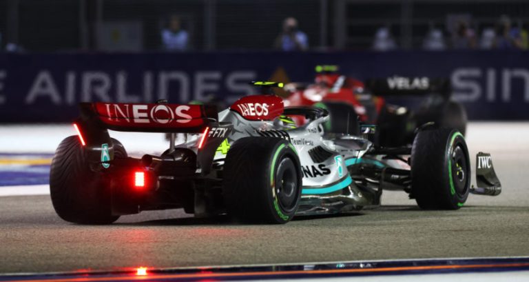 Mercedes zag in Singapore ‘glimp van snelheid en potentieel’ van W13