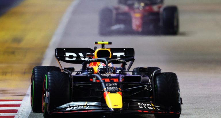 Pérez wint GP Singapore, Verstappen moet kampioensfeest uitstellen tot Japan