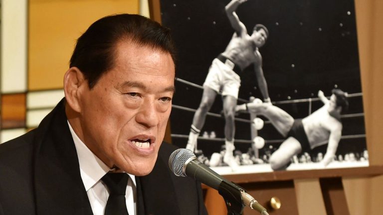 Japan rouwt om worstelheld en politicus Inoki, die Ali gek maakte in de ring