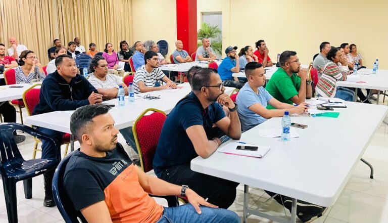 Surinaamse Auto Rally Klub pakt draad op