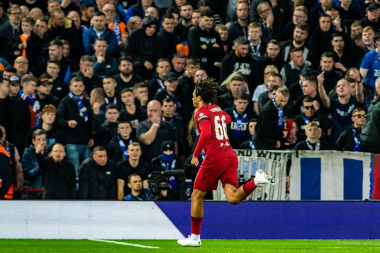 Klopp en Van Dijk over kritiek op Liverpool-ster: ‘Achter hem blijven staan’