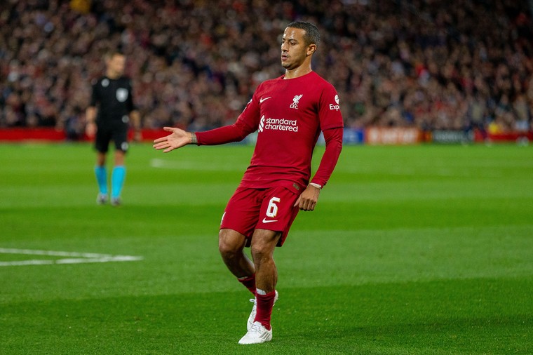 Ajax-plaag uit heenwedstrijd absent op training Liverpool
