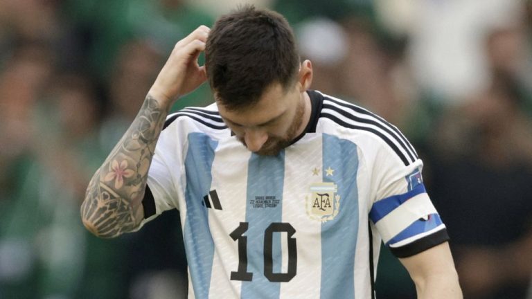 Op gouden schoenen begint WK voor Messi met enorme deceptie tegen Saudi-Arabië
