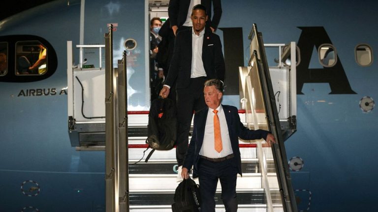 Nederlands elftal landt in Qatar en hoopt daar vijf weken te blijven