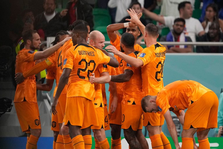 Gakpo en Klaassen redden Oranje bij moeizame WK-vuurdoop tegen Senegal