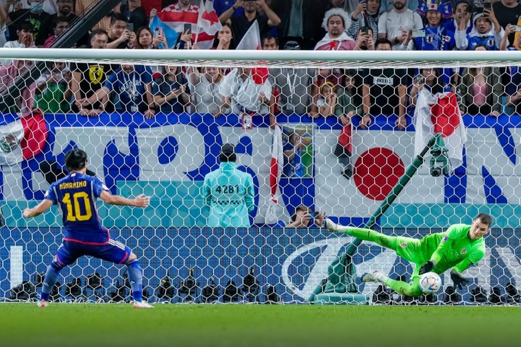 Penaltykiller Livakovic pakt drie strafschoppen en leidt Kroatië naar kwartfinale