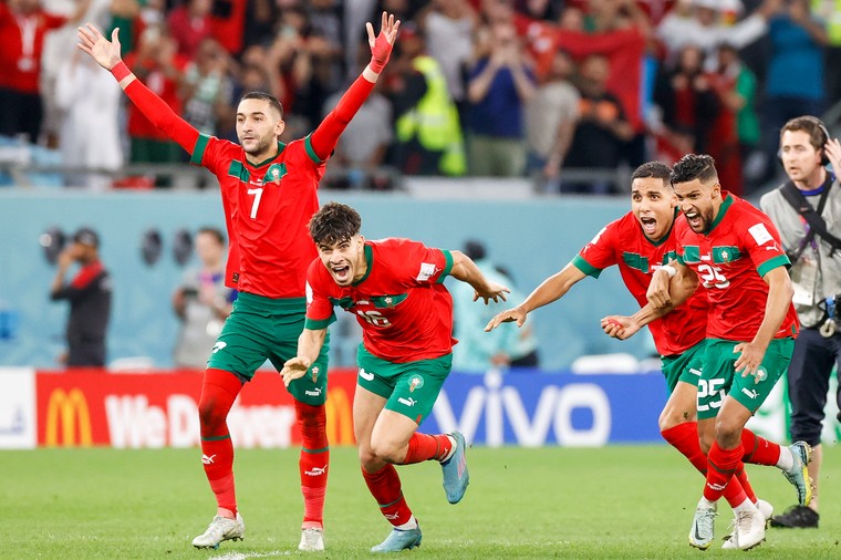 Marokko stunt: Hakimi straft dramatische penalty’s Spanje af met panenka