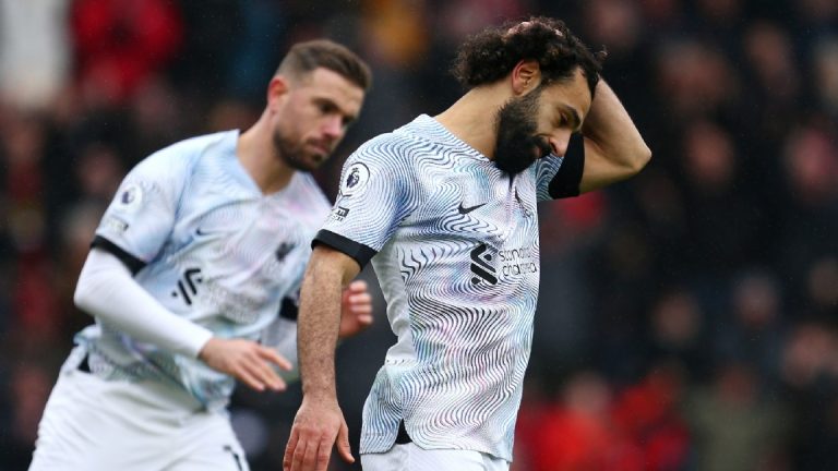 Liverpool gaat na 7-0 wéér de mist in; Salah en Van Dijk slaan modderfiguur