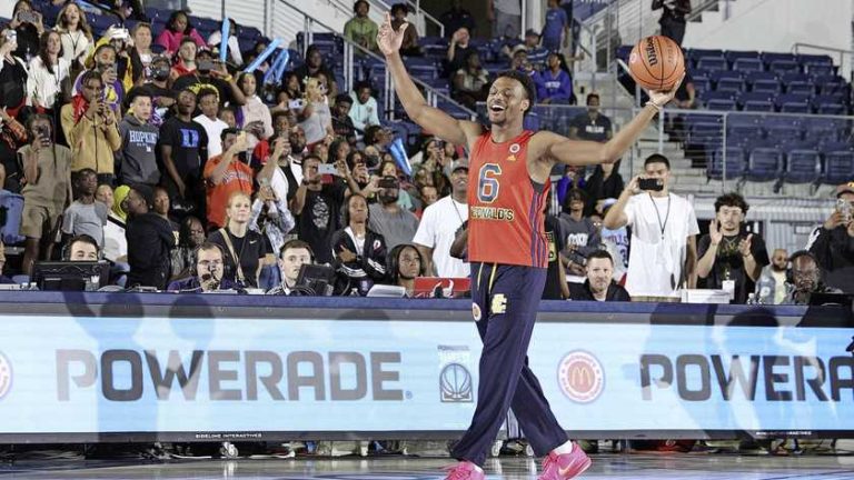 Zo vader, zo zoon: Bronny James maakt vader LeBron trots tijdens dunkcontest