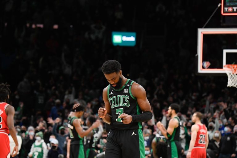 NBA: Celtics winnen topper, Pelicans in race play-offs