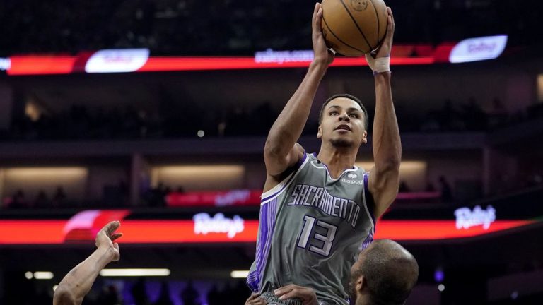Sacramento Kings doorbreekt langste reeks zonder play-offs, NBA-record rookie Murray