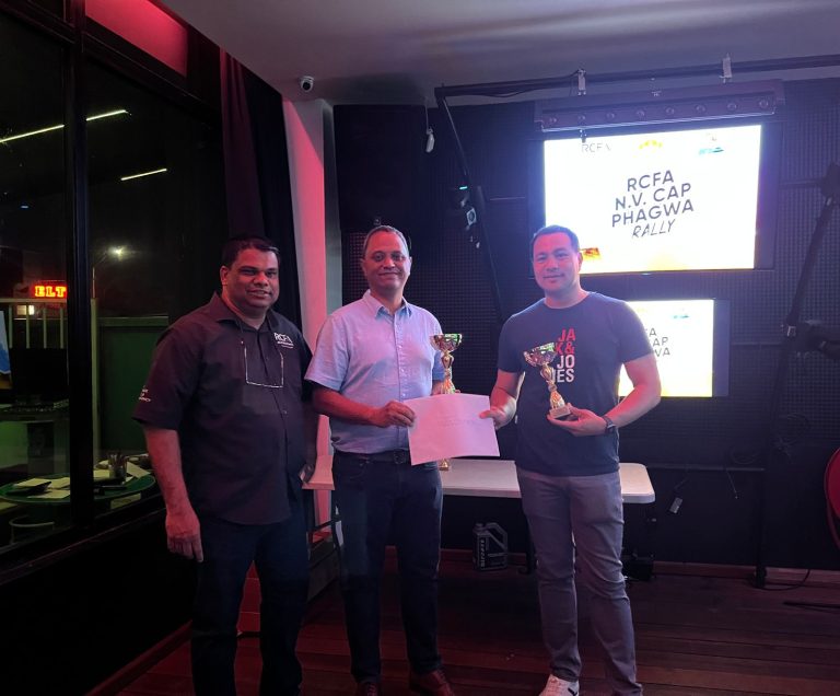 Rallyrijders doneren aan Mr. Huber Stichting!