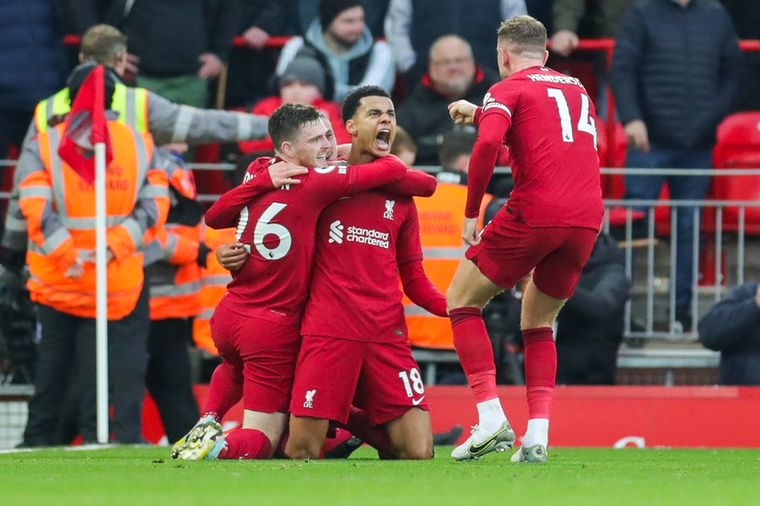 Historische afgang Ten Hag: Liverpool vernedert United onder aanvoering van Gakpo