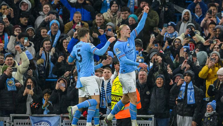 Ontketende Haaland verpulvert Leipzig met vijf goals