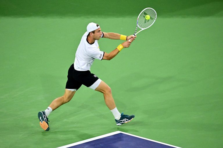 ‘Geweldige’ Tallon Griekspoor kan niet stunten in Indian Wells bij jubileumzege Carlos Alcaraz