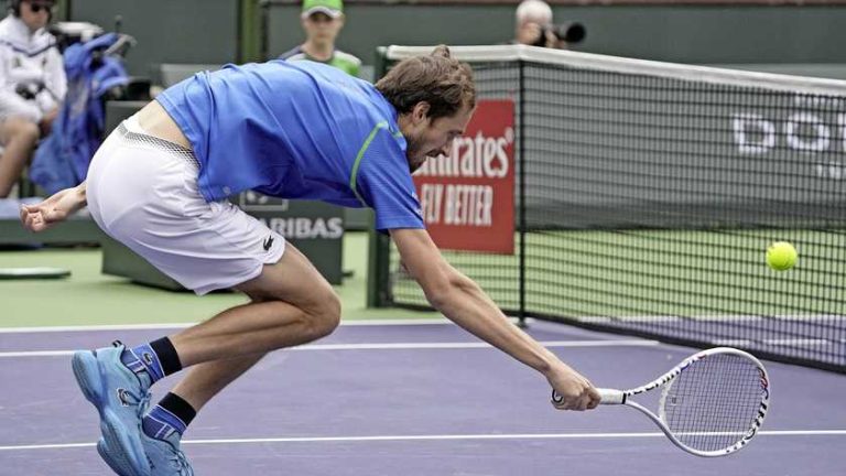 Winnende Medvedev woest op baan Indian Wells: ’Schande voor de sport’