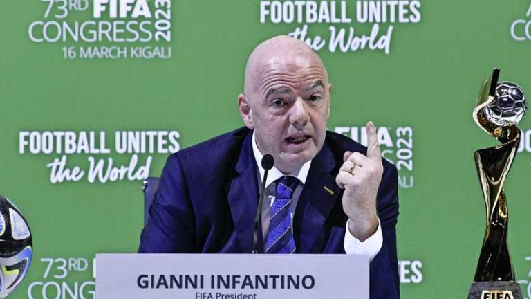 FIFA-baas Infantino bijt van zich af: ’Sommige journalisten zijn zo gemeen’