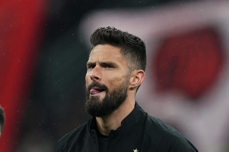 Geëmotioneerde Giroud komt op voor kind: ‘Van pesten breekt je hart’