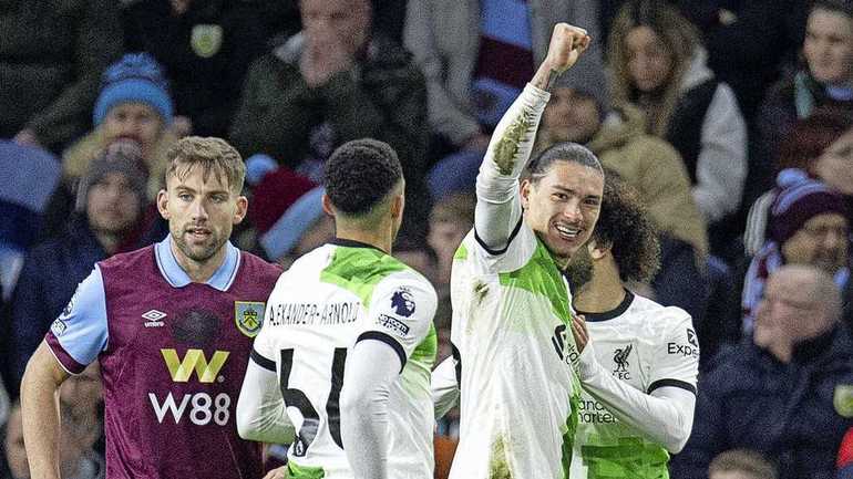 Liverpool weer koploper in Premier League, Kluivert zet Bournemouth op juiste spoor