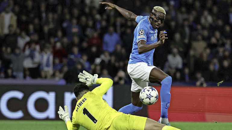 Napoli plaatst zich voor achtste finales Champions League; Benfica op valreep naar Europa League