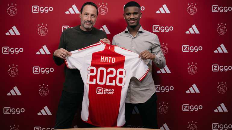 Ajax bevestigt: gewilde Jorrel Hato (18) verlengt contract tot medio 2028