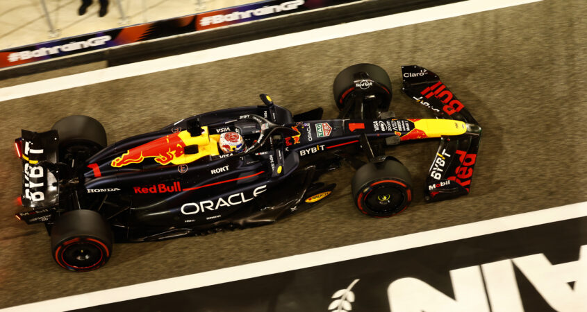 Kwalificatie GP Bahrein: Verstappen pakt pole en deelt eerste tik uit aan rivalen