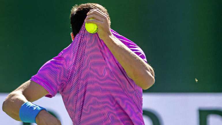 Curieus: Carlos Alcaraz aangevallen door zwerm bijen op Indian Wells