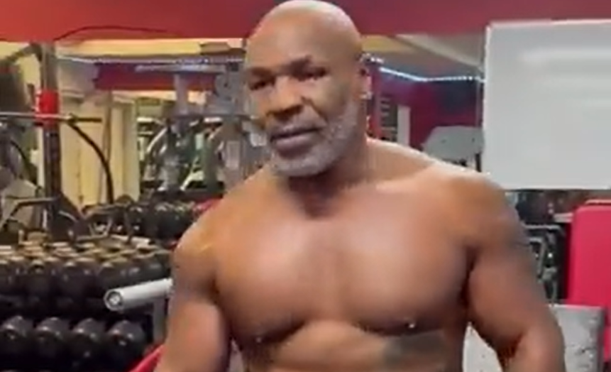 Mike Tyson (57) laat abnormaal gespierd lichaam zien in aanloop naar partij met Jake Paul