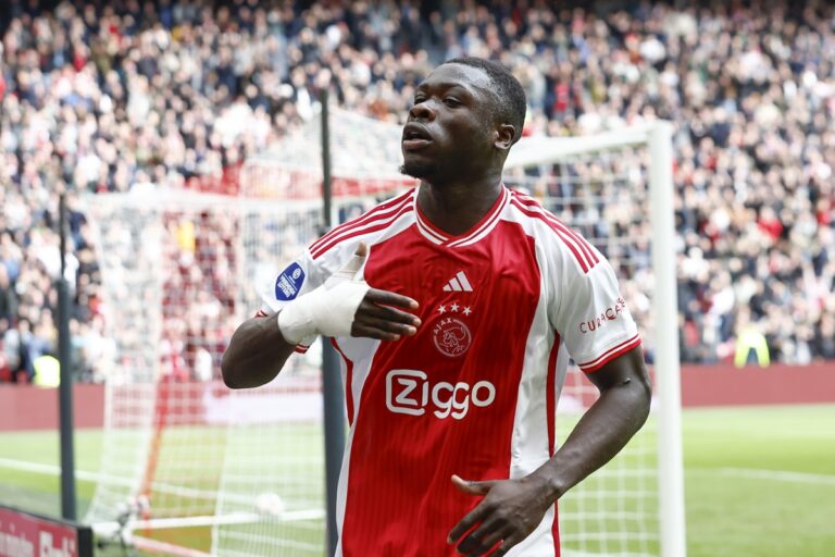 Aderlating Ajax: “Brobbey eerste weken er niet bij”