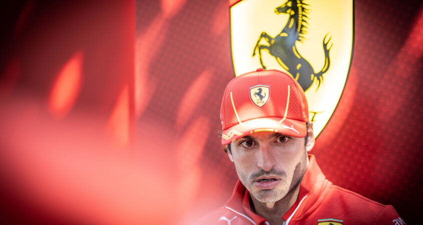 Goed nieuws voor Sainz: ‘Fit genoeg om te starten in Melbourne’