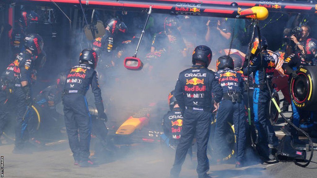 _133000501_verstappenretiresinmelbourne