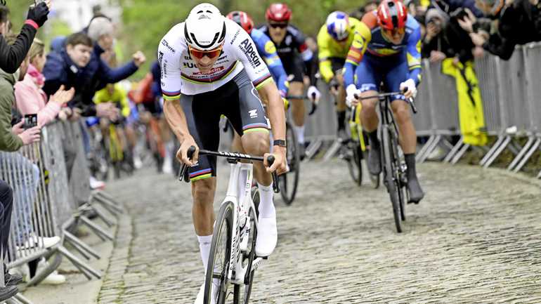 Valpartij op Paterberg wordt Wout van Aert fataal Overtuigende Mathieu van der Poel soleert naar prachtige zege in E3 Saxo Classic